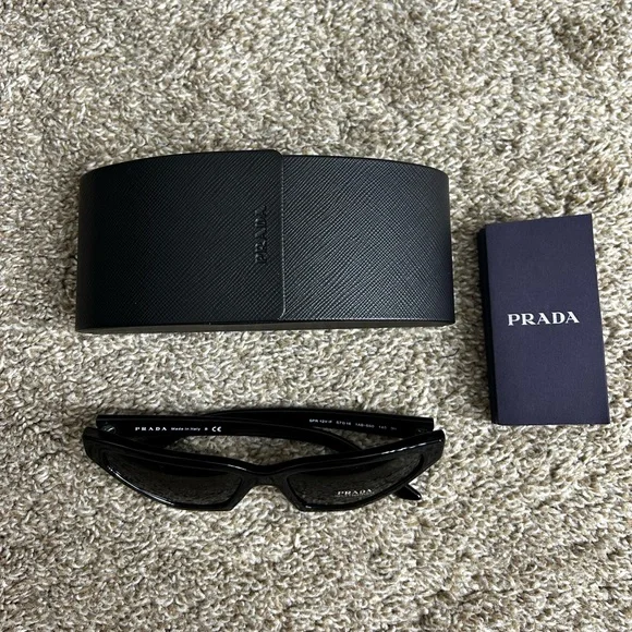 PRADA sunglasses 🕶️ - Picture 5 of 12
